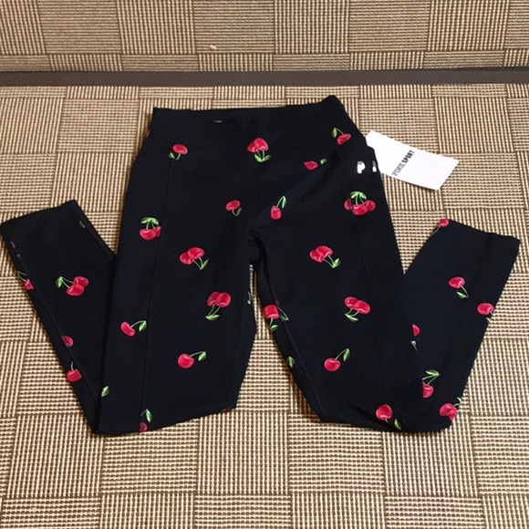 VS Pink Legging💃🏽💃🏽💃🏽💃🏽 - Picture 1 of 4